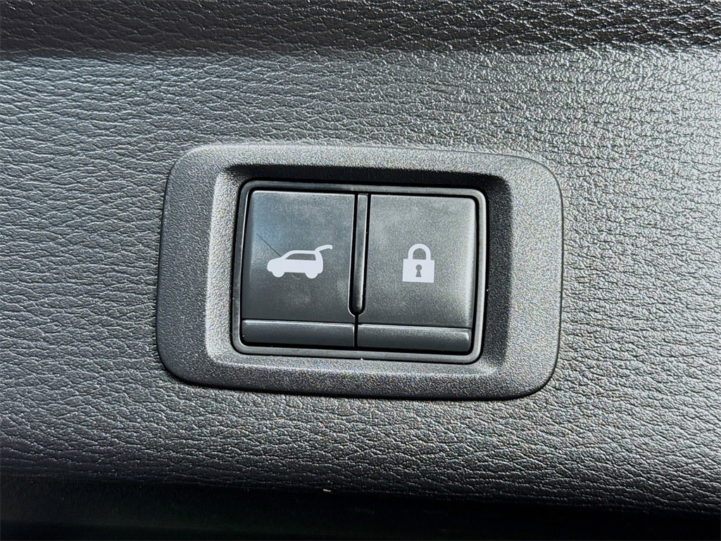 Used 2023 Mitsubishi Outlander SE image 30