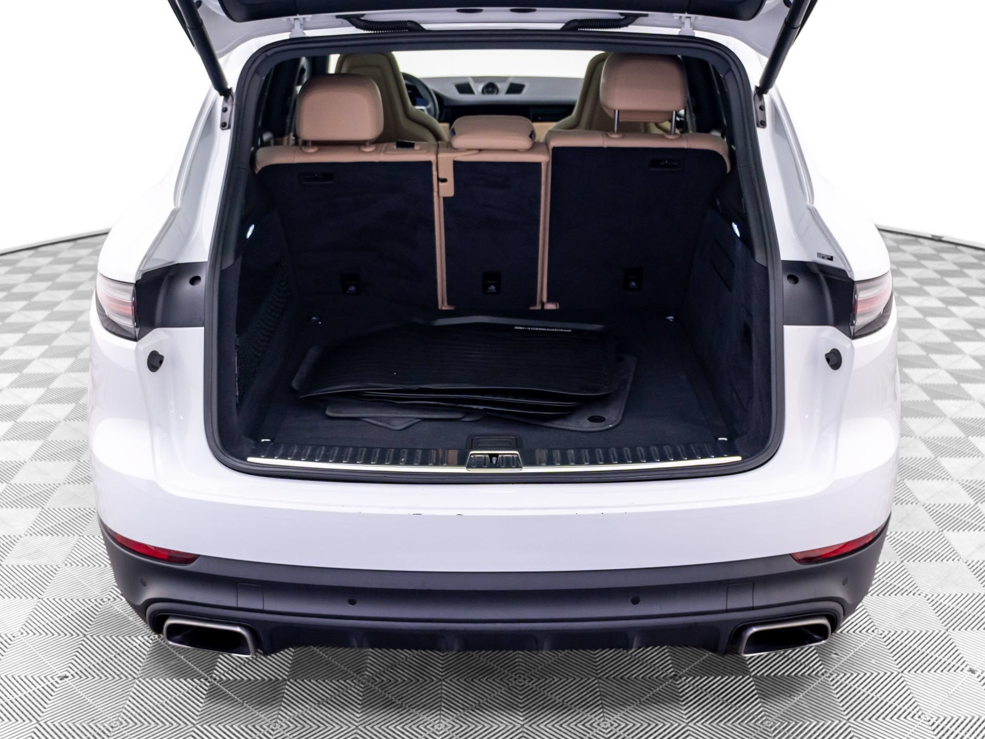Certified 2023 Porsche Cayenne AWD/4WD image 33
