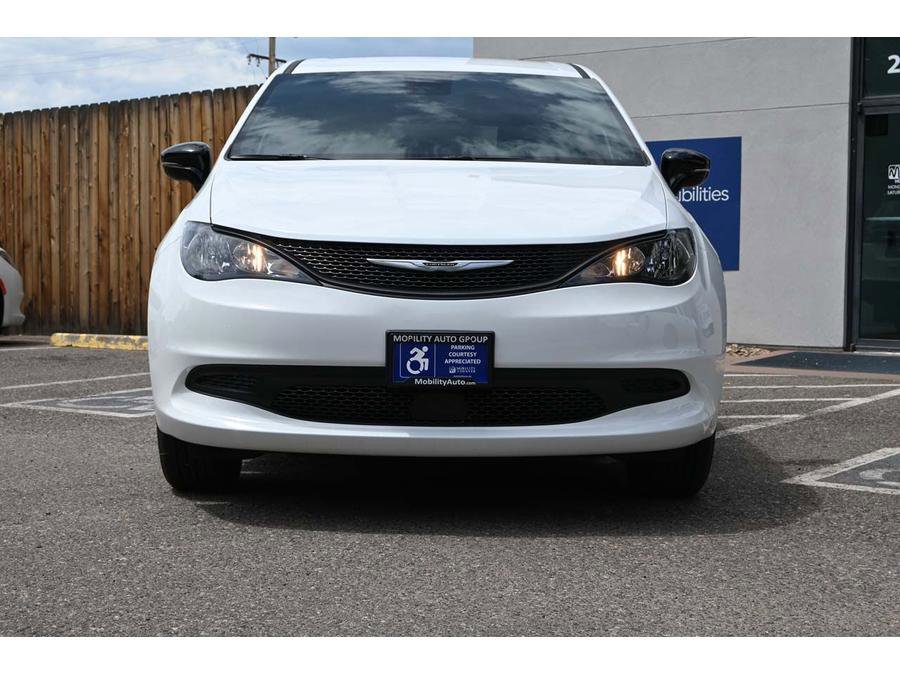 New 2025 Chrysler Voyager LX image 4