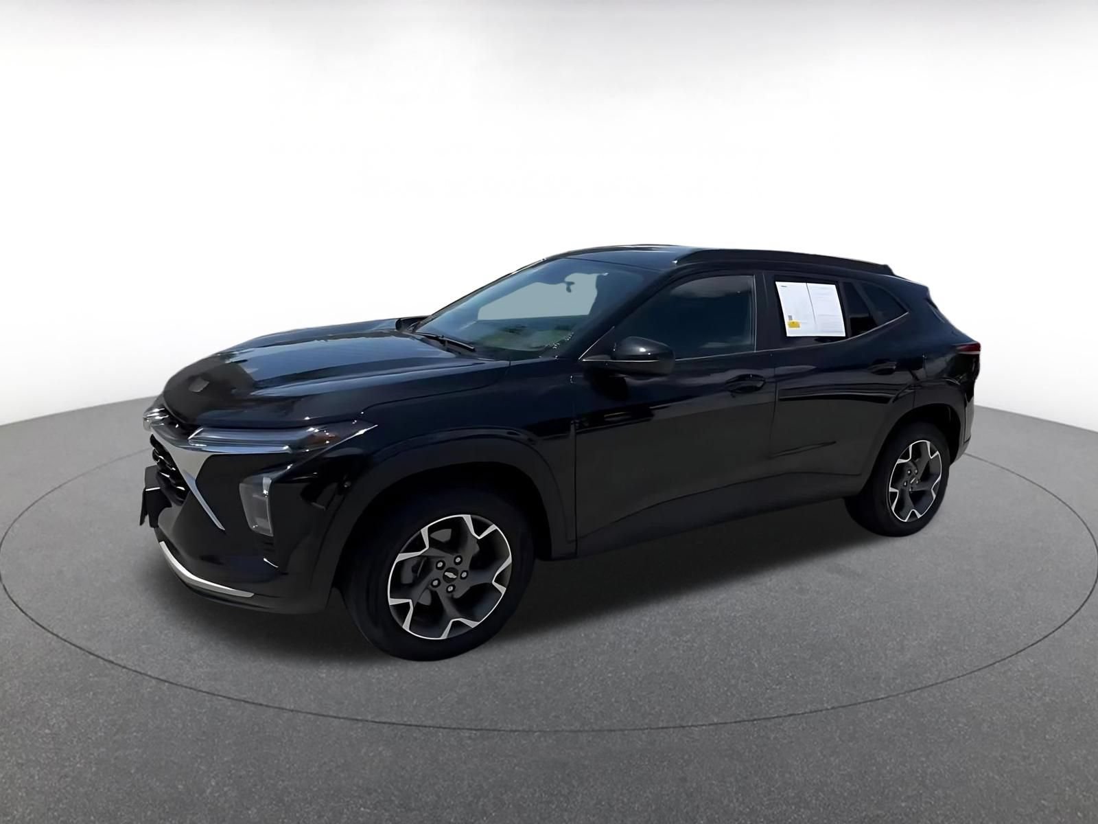 Used 2025 Chevrolet Trax LT FWD image 8