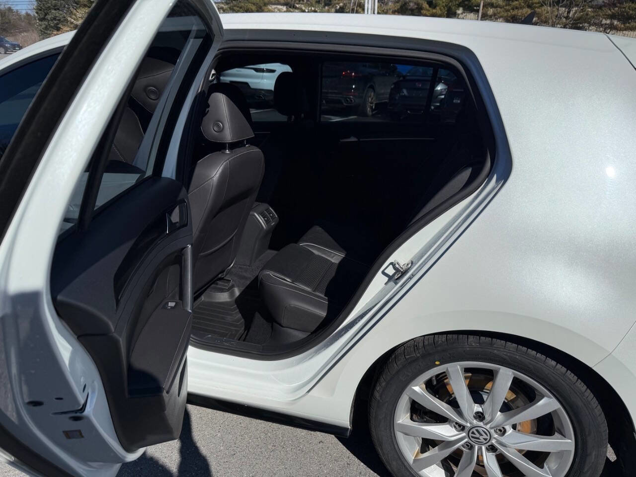 Used 2019 Volkswagen Golf R 4-Door image 11