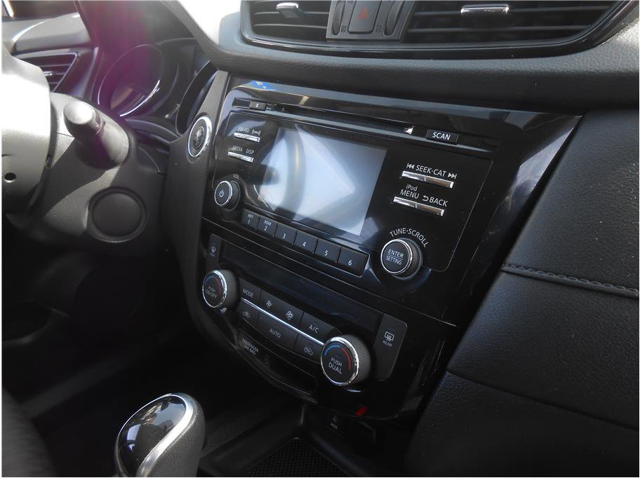 Used 2017 Nissan Rogue SV AWD/4WD image 12