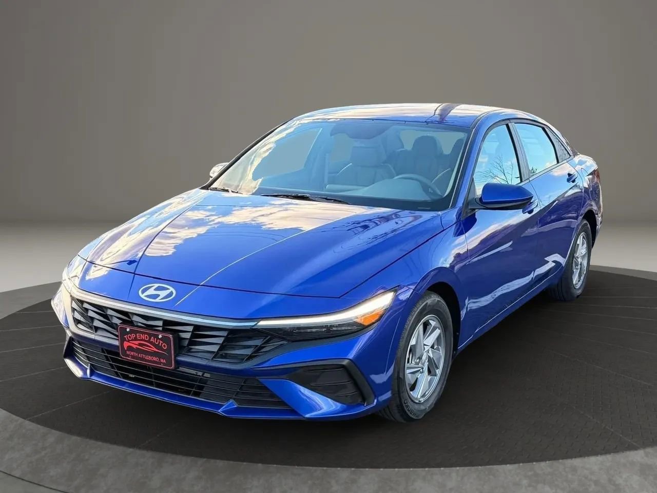 Used 2024 Hyundai Elantra SE image 1