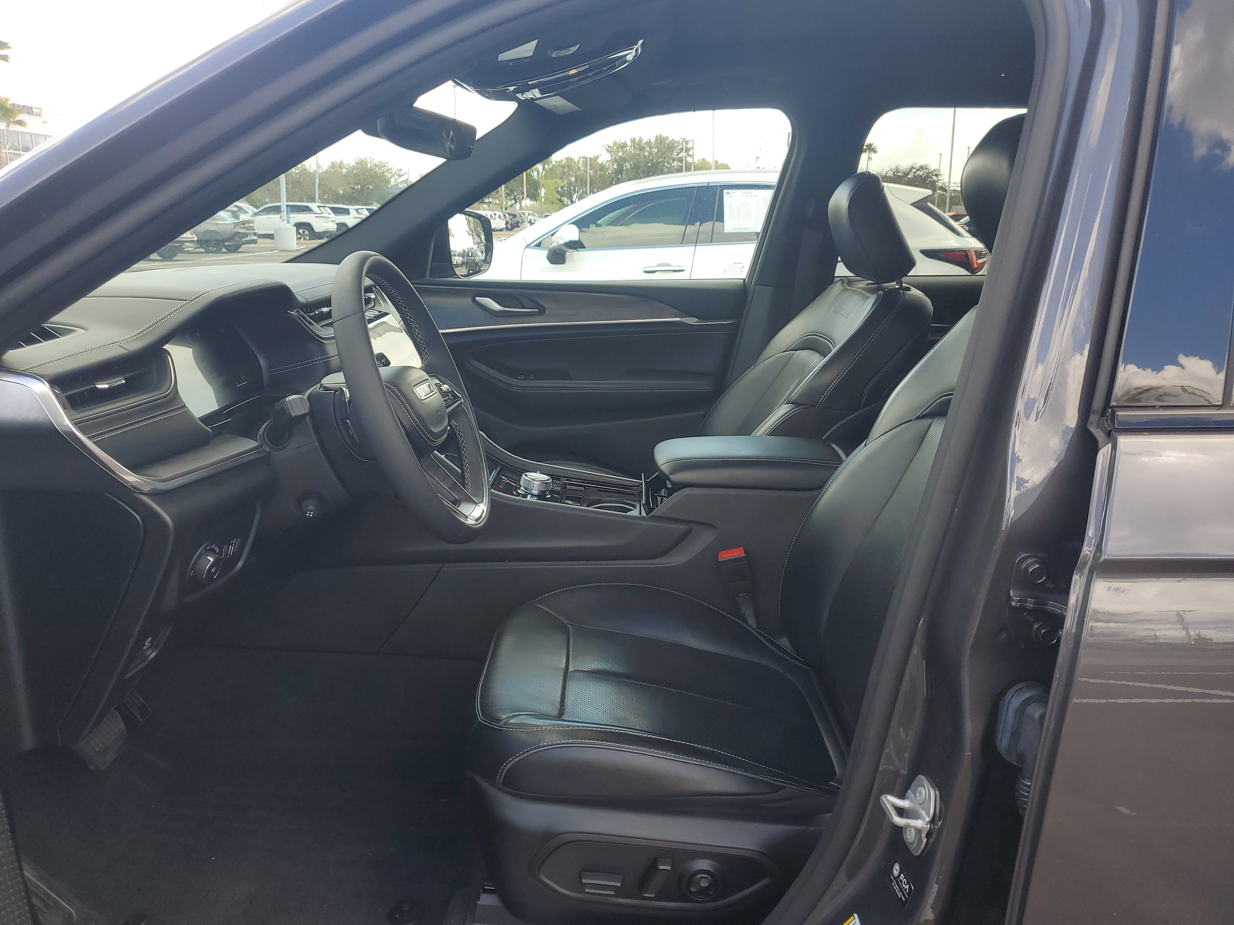 Used 2023 Jeep Grand Cherokee L Overland image 13