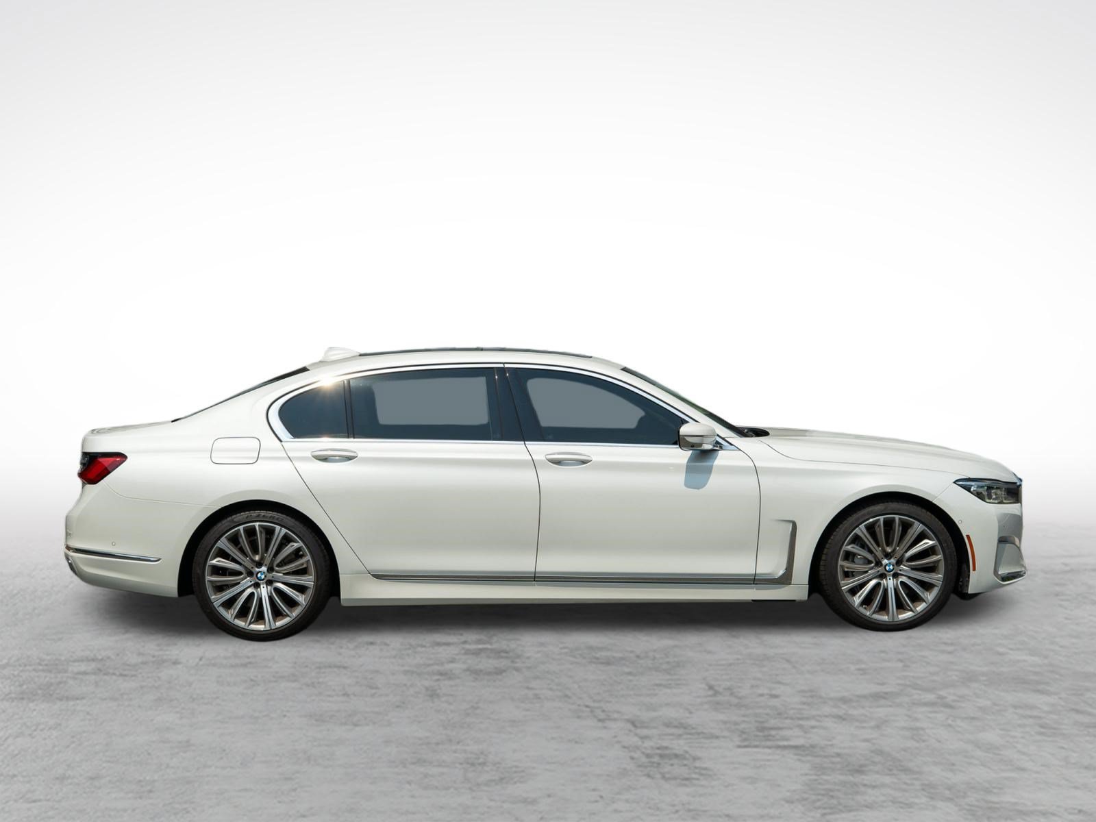 Used 2022 BMW 750i xDrive w/ Executive Package AWD/4WD image 10