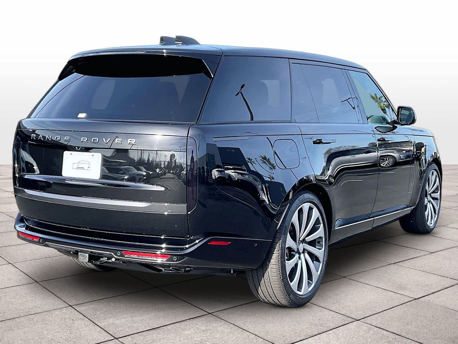 New 2025 Land Rover Range Rover Long Wheelbase SE AWD/4WD image 4