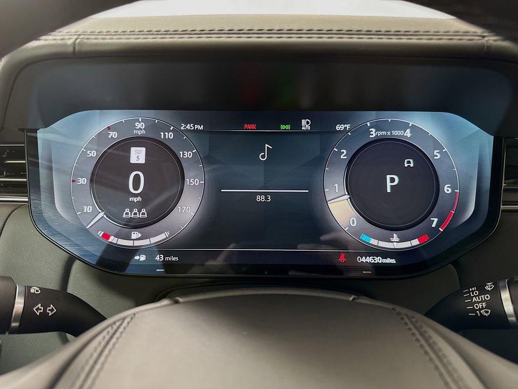 Used 2023 Land Rover Range Rover SE image 35