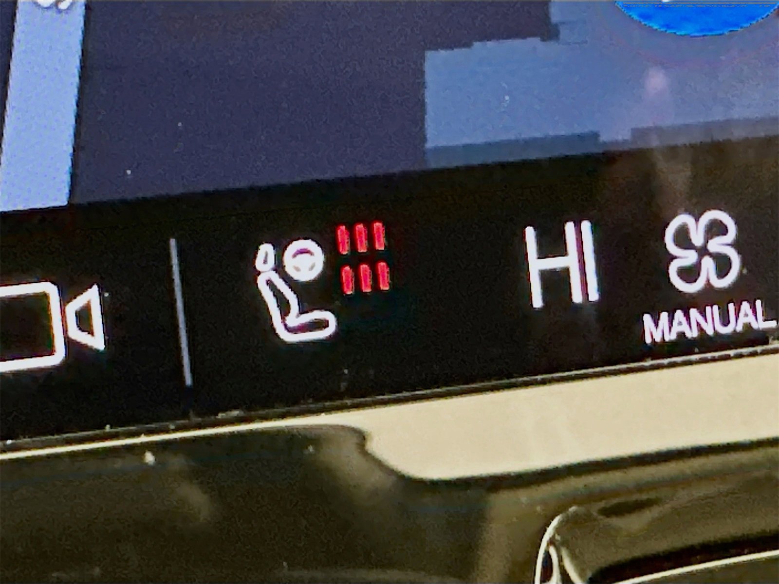 Used 2023 Volvo XC60 B6 Ultimate w/ Protection Package Premier image 20