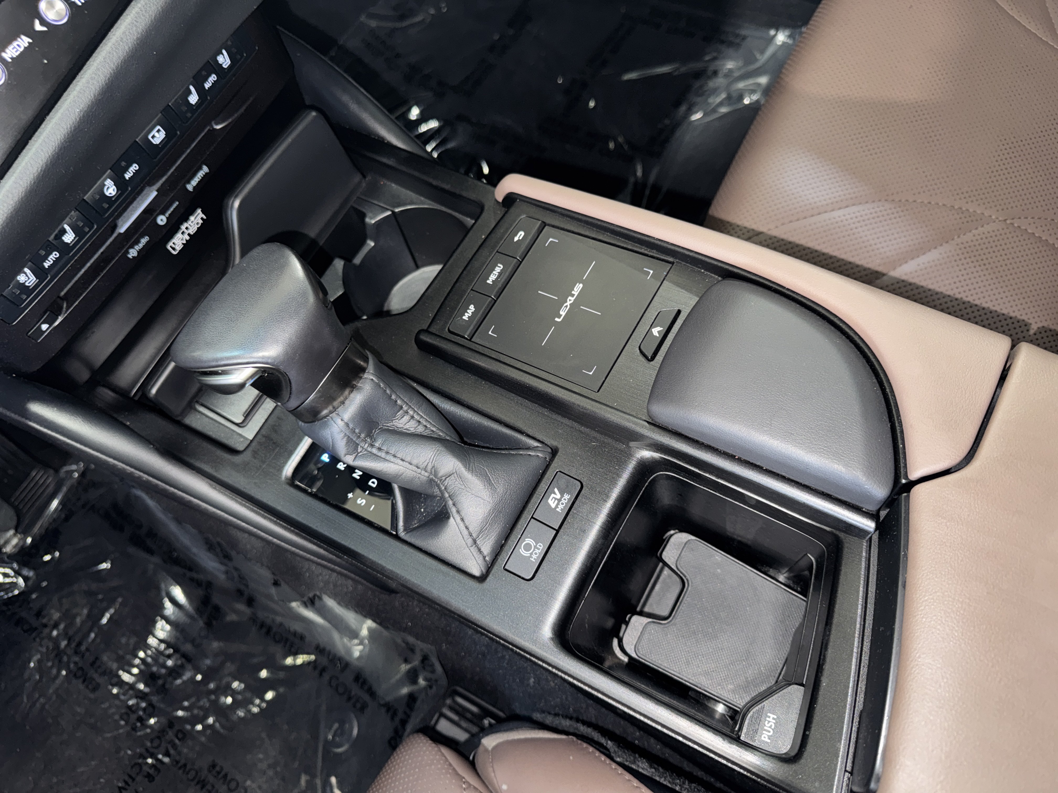 Used 2022 Lexus ES 300h Ultra Luxury w/ Accessory Package 2 FWD image 29