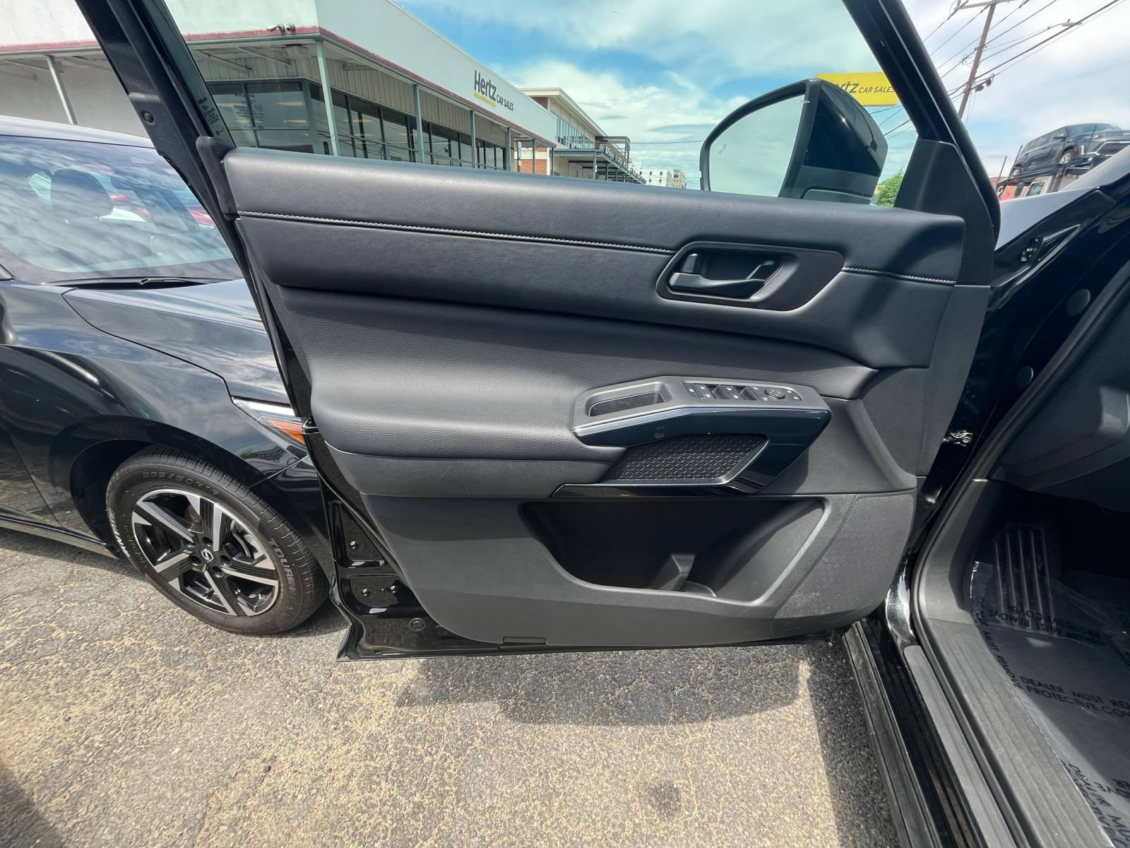 Used 2025 Nissan Pathfinder SV AWD/4WD image 18