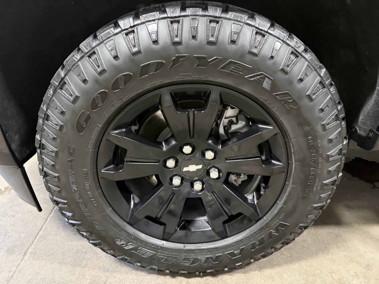 Used 2022 Chevrolet Colorado Z71 w/ Z71 Midnight Edition AWD/4WD image 9