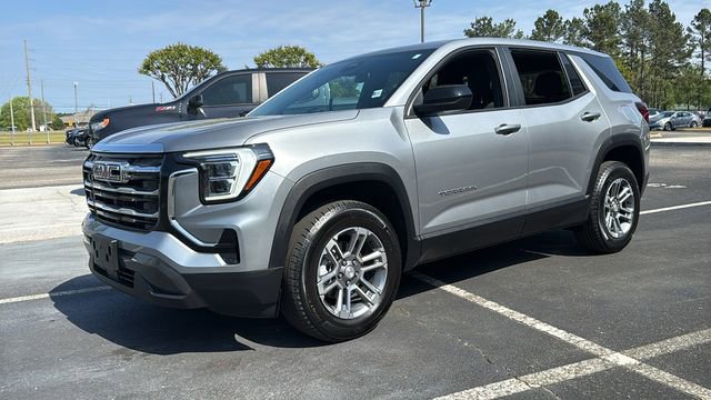 Used 2025 GMC Terrain Elevation image 3