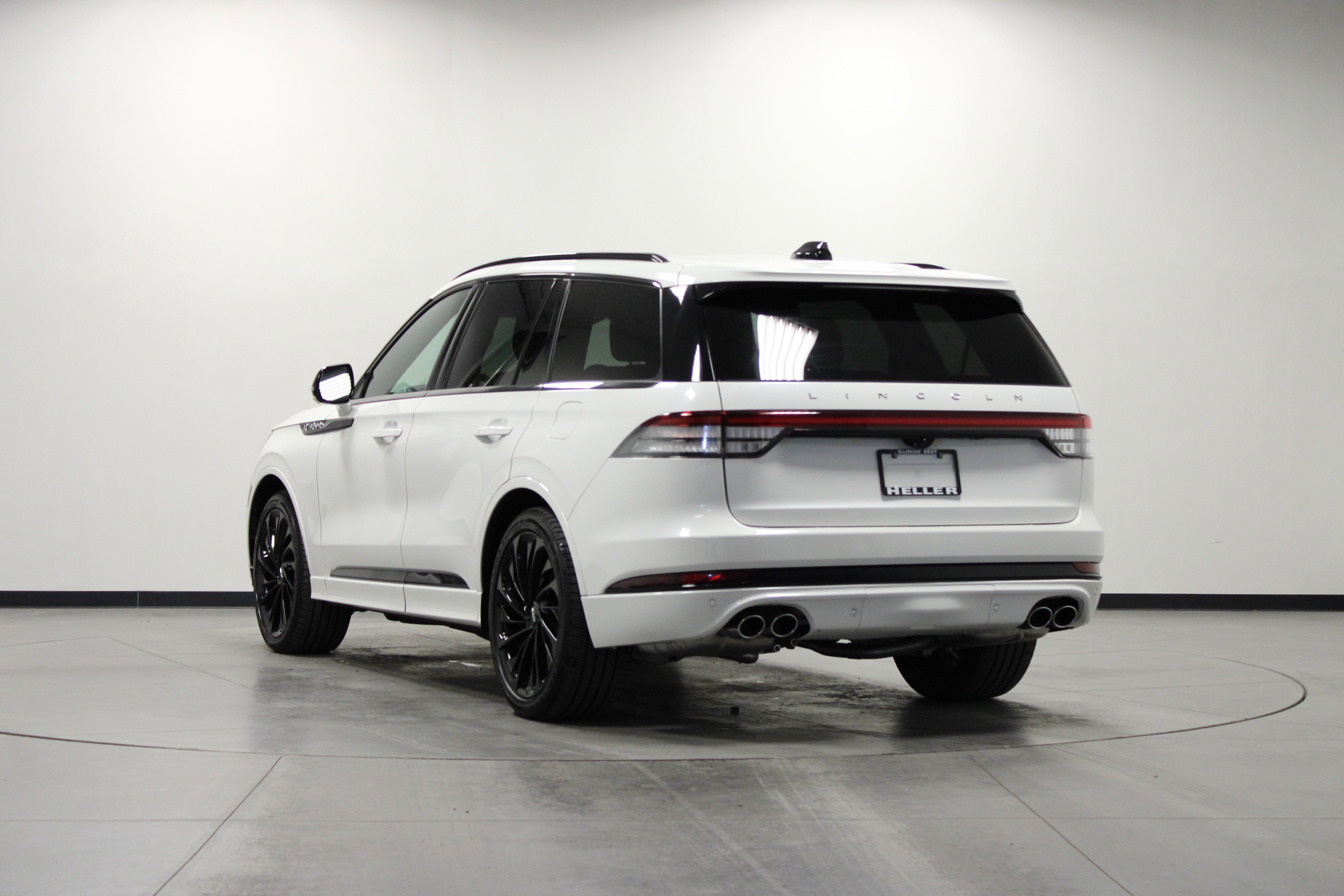 Used 2025 Lincoln Aviator Reserve w/ Luxury Package image 6