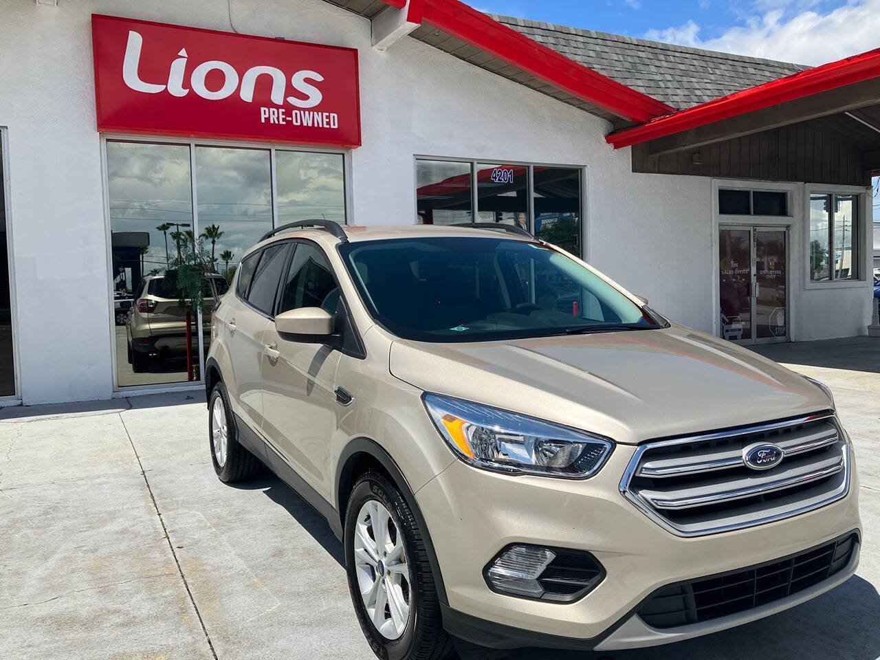 Used 2018 Ford Escape SE FWD image 14