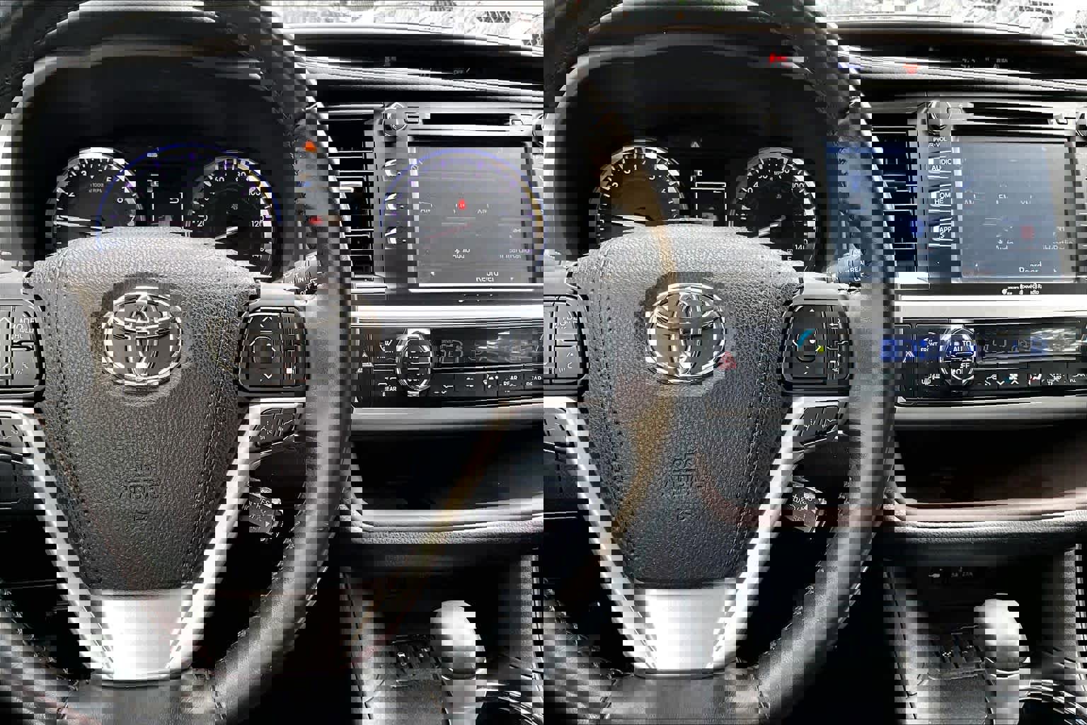 Used 2017 Toyota Highlander XLE AWD/4WD image 25