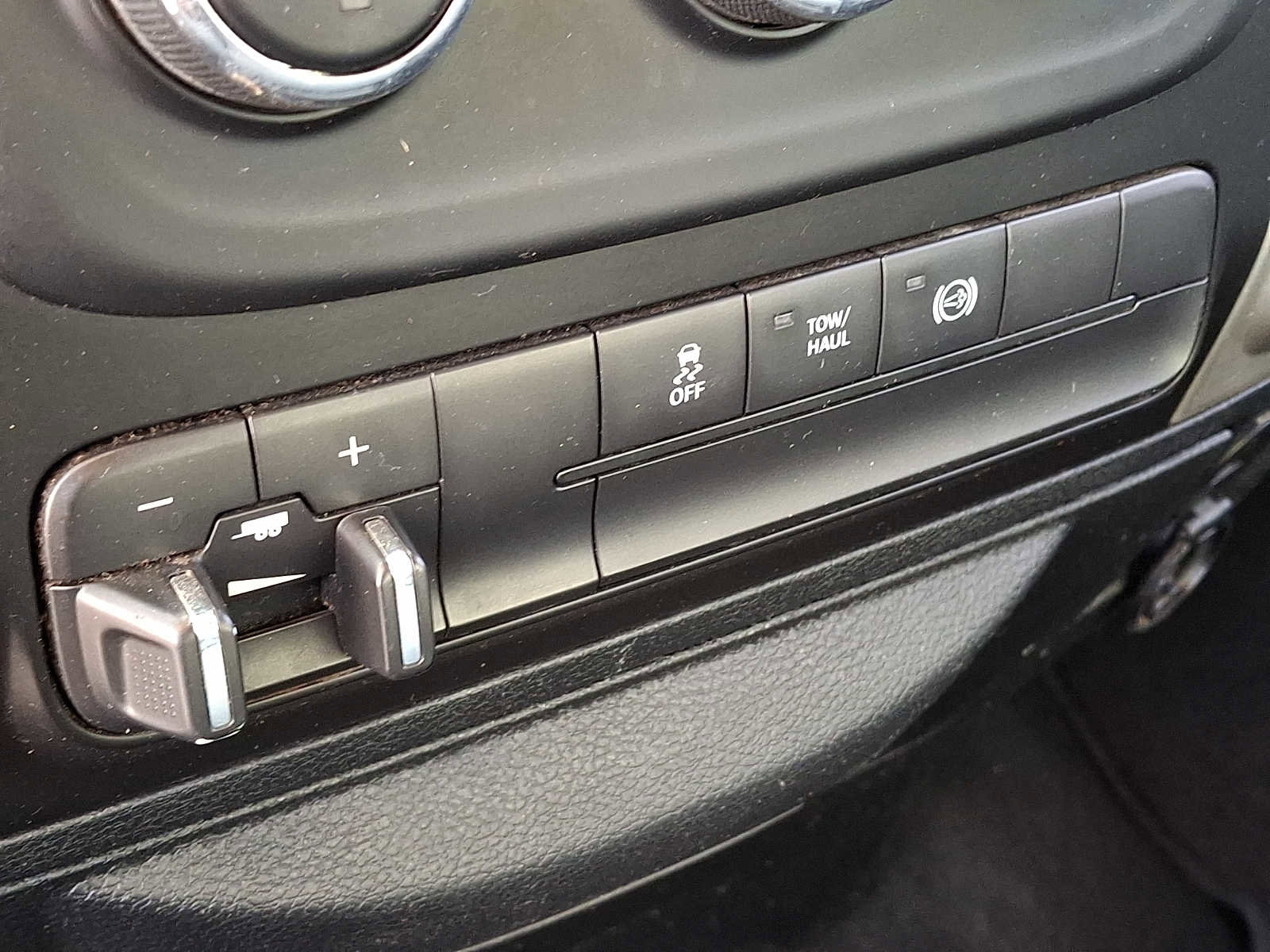 Used 2018 RAM 2500 SLT image 21