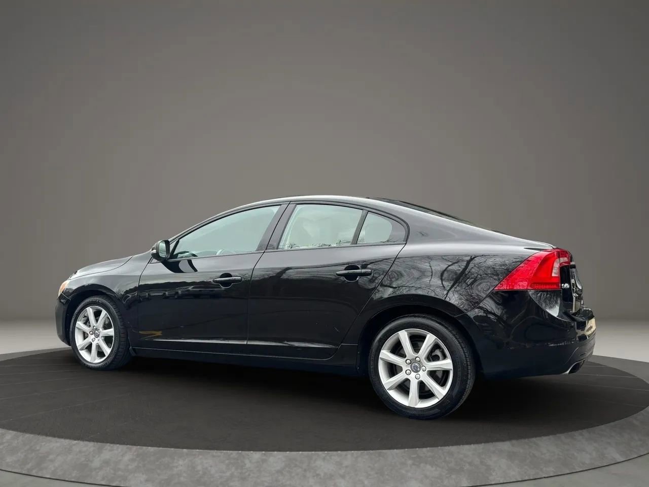 Used 2016 Volvo S60 T5 image 7