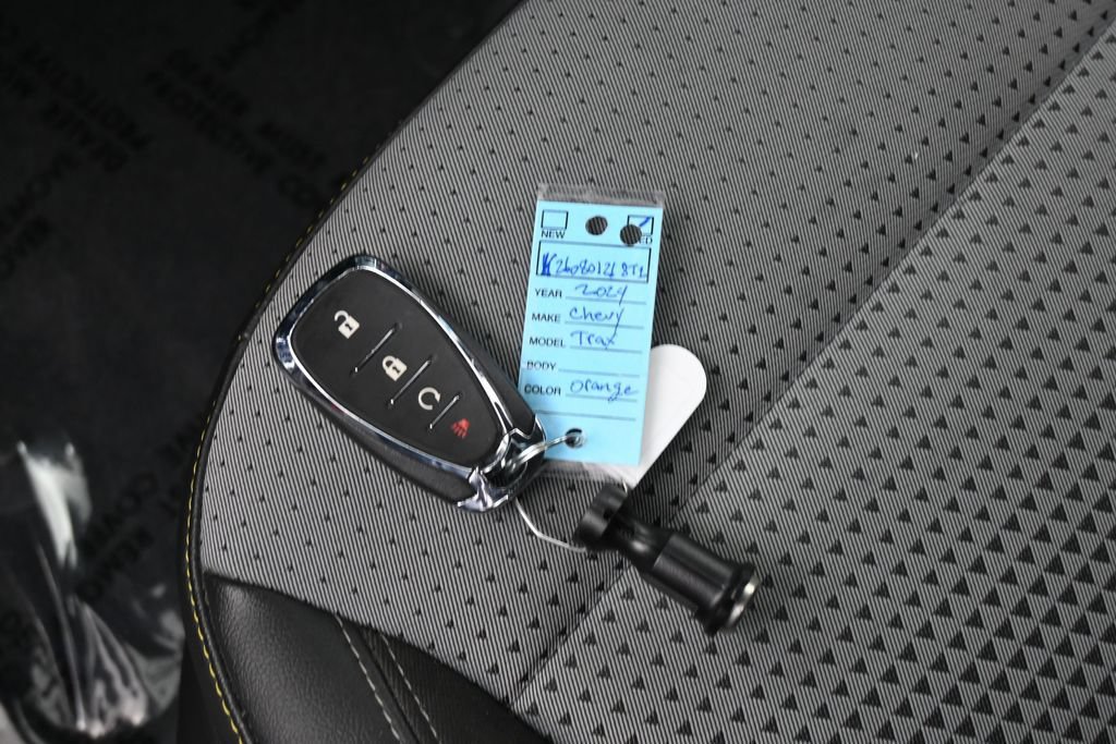 Used 2024 Chevrolet Trax LT w/ Driver Confidence Package FWD image 19