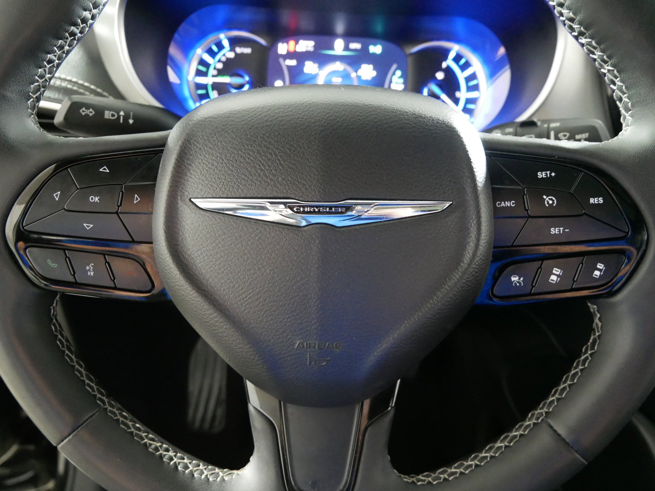 Used 2024 Chrysler Pacifica Premium FWD image 25