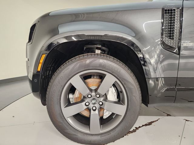Used 2025 Land Rover Defender 130 X-Dynamic SE AWD/4WD image 11