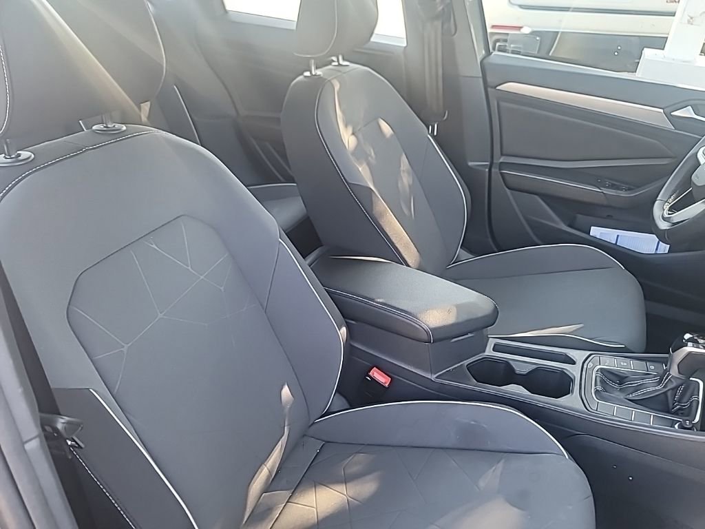 Used 2025 Volkswagen Jetta Sport FWD image 9