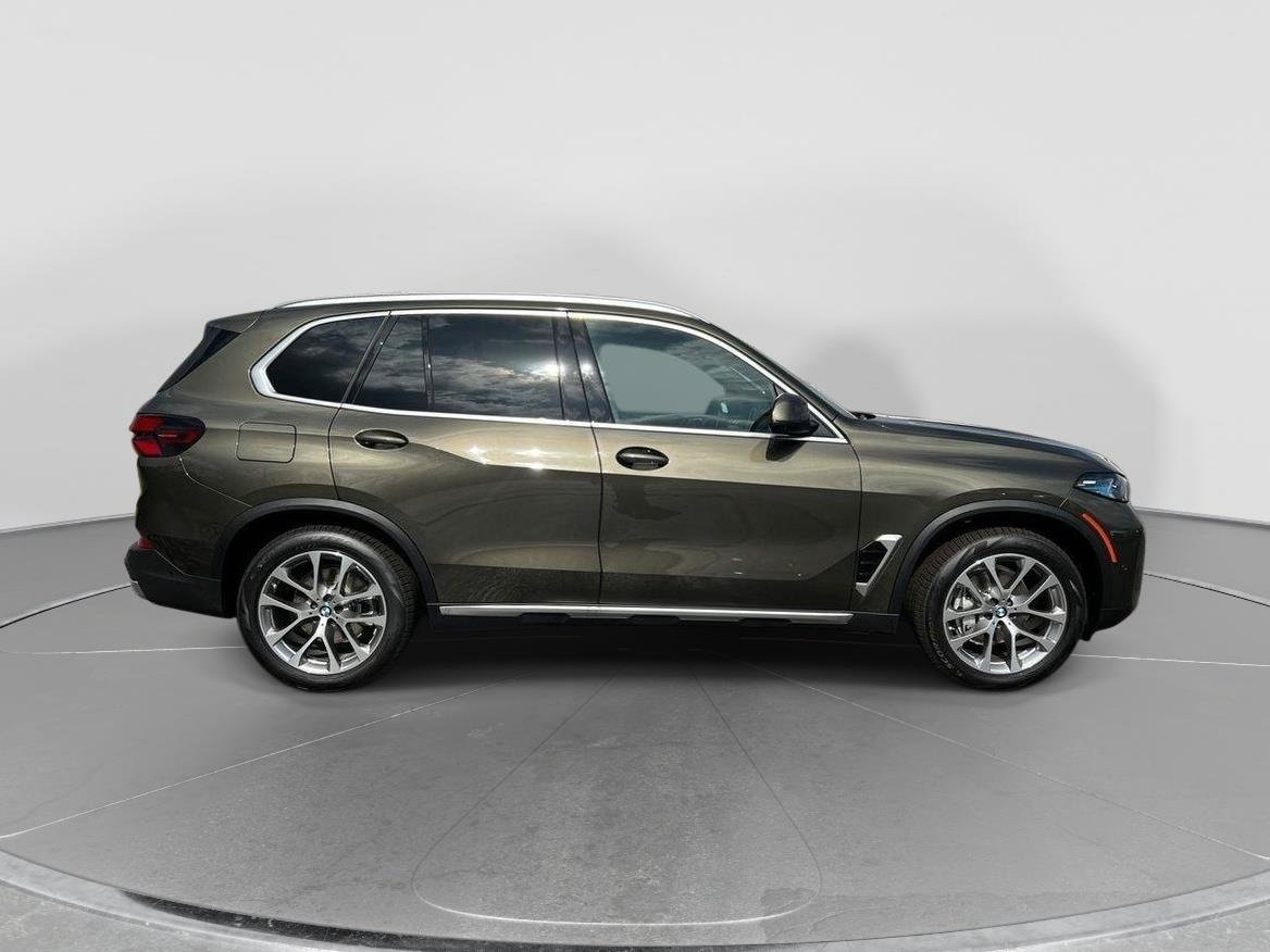 New 2026 BMW X5 xDrive40i w/ Parking Assistance Package AWD/4WD image 4