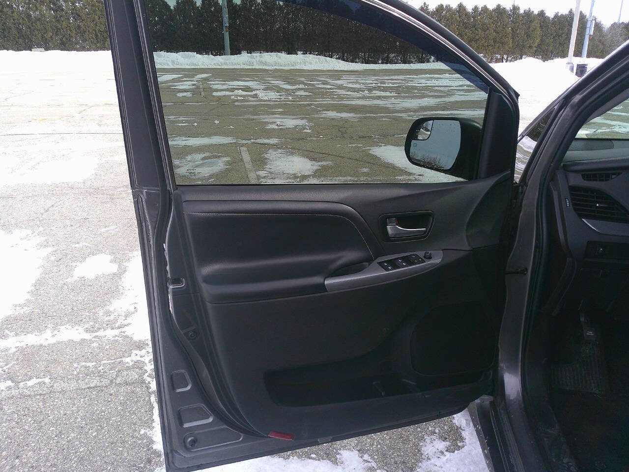 Used 2018 Toyota Sienna SE FWD image 9