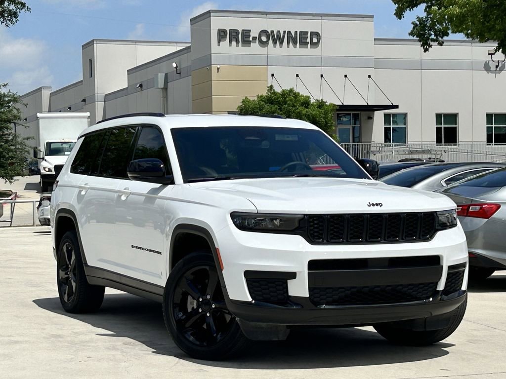 Used 2023 Jeep Grand Cherokee L Laredo RWD image 2