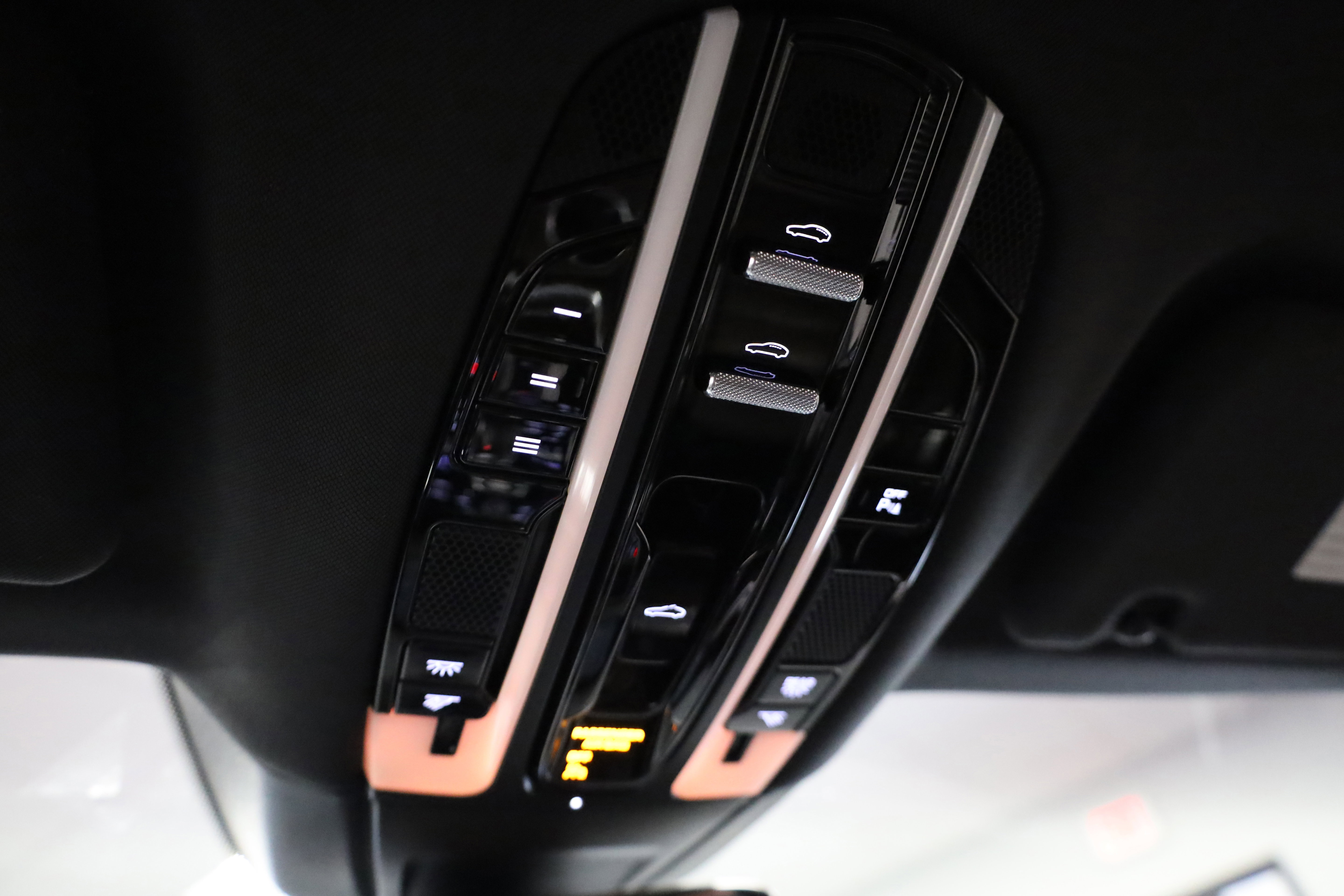 Used 2018 Porsche Panamera 4S image 37