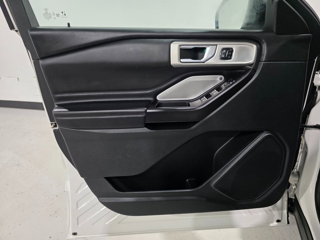 Used 2020 Ford Explorer Platinum image 18