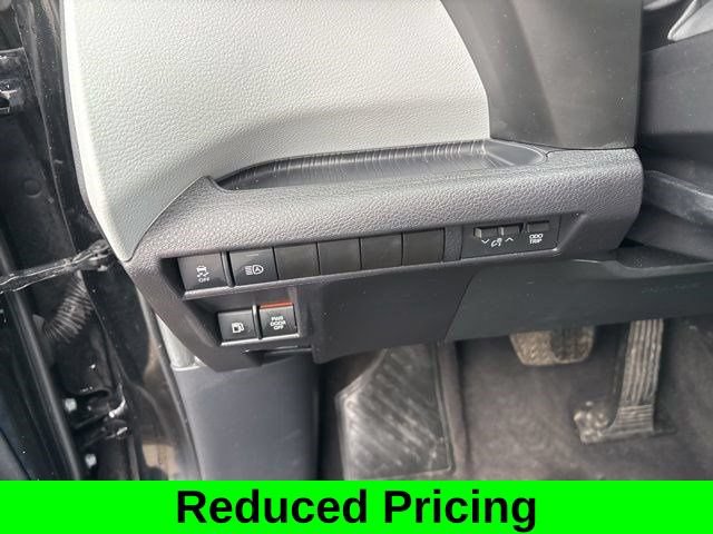 Used 2025 Toyota Sienna LE FWD image 19