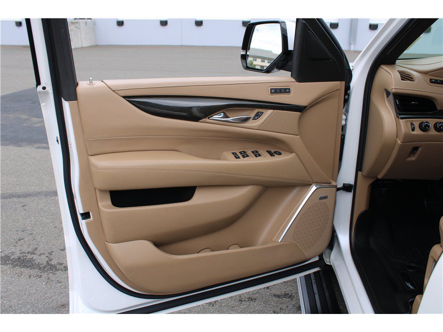 Used 2018 Cadillac Escalade Platinum AWD/4WD image 6
