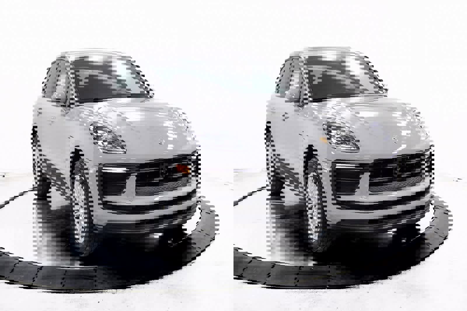 Certified 2025 Porsche Macan image 9