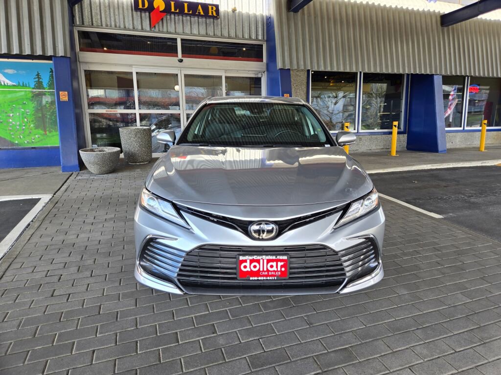 Used 2024 Toyota Camry XLE w/ Cold Weather Package FWD image 2