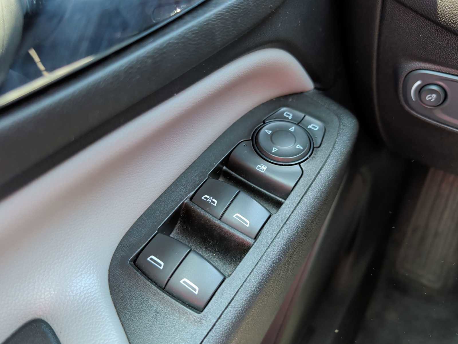 Used 2022 Chevrolet Equinox LS AWD/4WD image 14