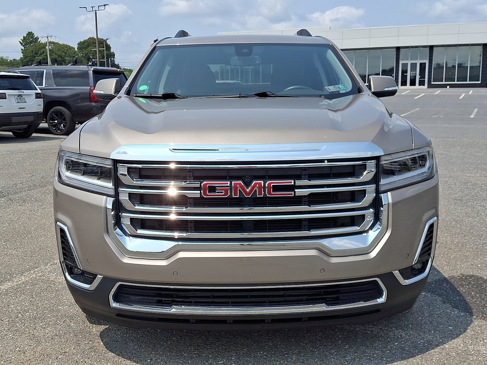 Used 2022 GMC Acadia SLT w/ Preferred Package AWD/4WD image 2