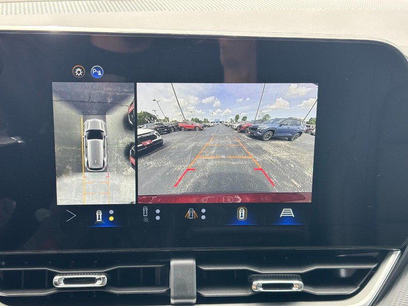 New 2026 Chevrolet Equinox LT w/ Convenience Package II FWD image 17