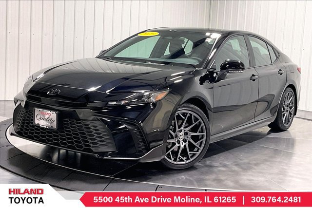 Used 2025 Toyota Camry SE FWD image 1