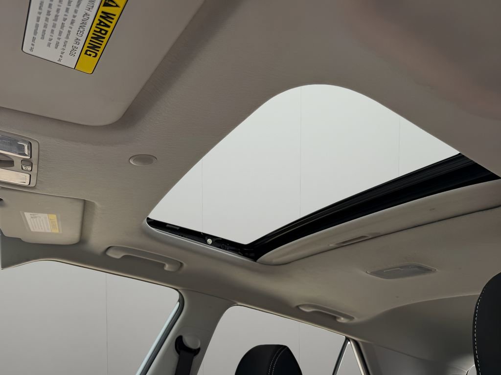 Used 2023 Hyundai Venue SEL image 12