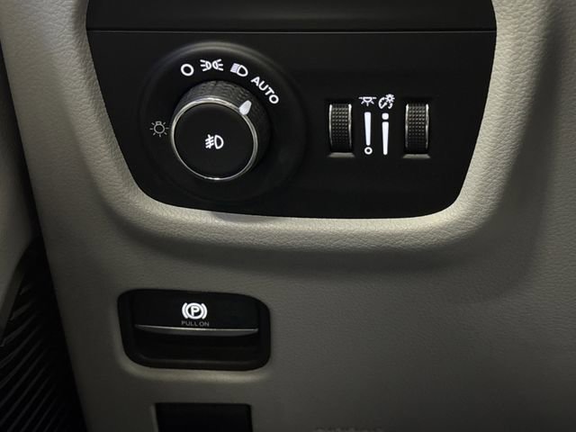 Used 2021 Jeep Grand Cherokee L Overland w/ Advanced Protech Group III image 27