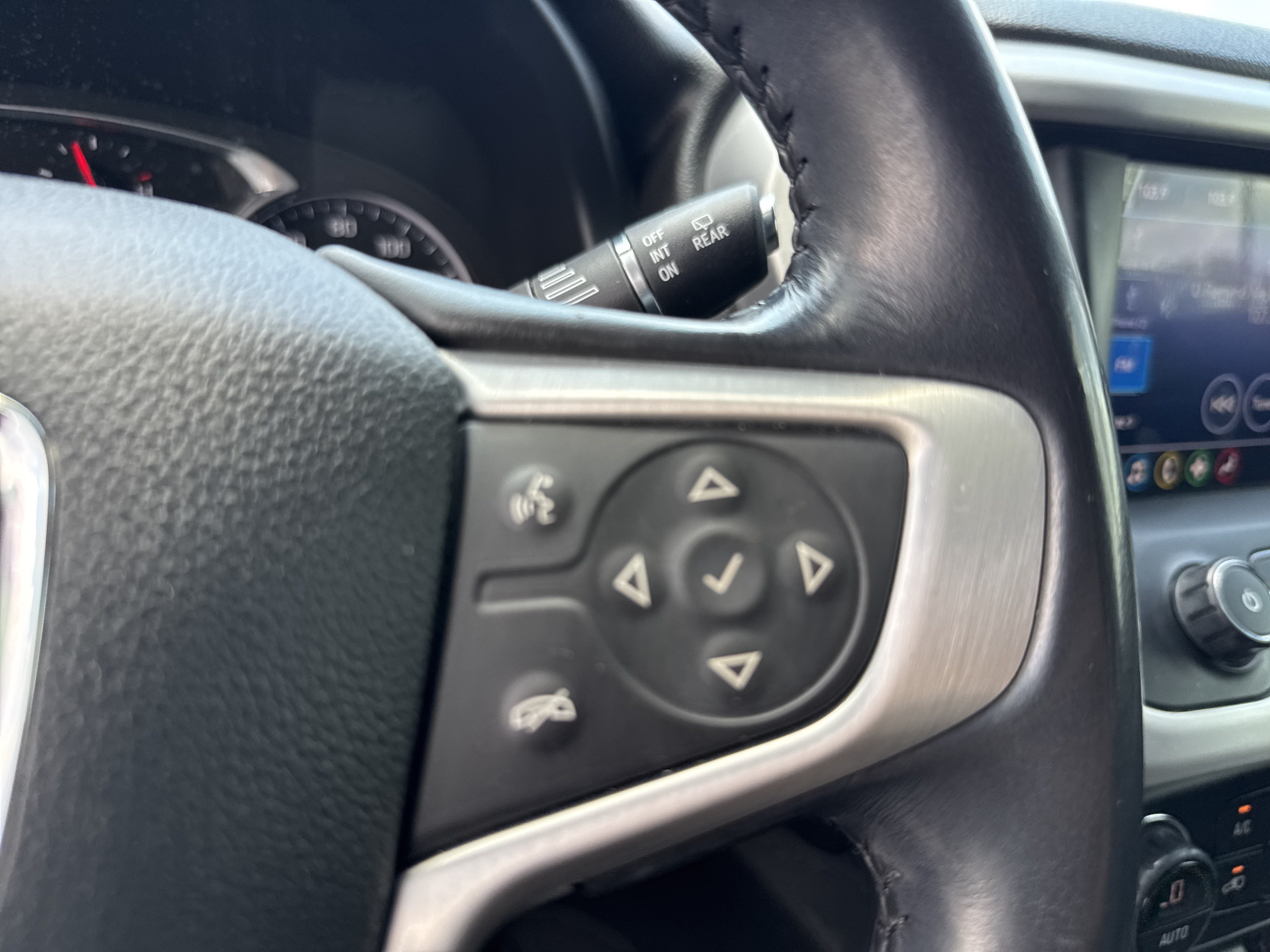 Used 2020 GMC Acadia SLE FWD image 19