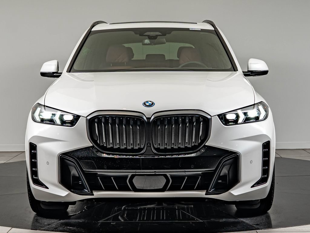 New 2026 BMW X5 xDrive50e w/ M Sport Package AWD/4WD image 2