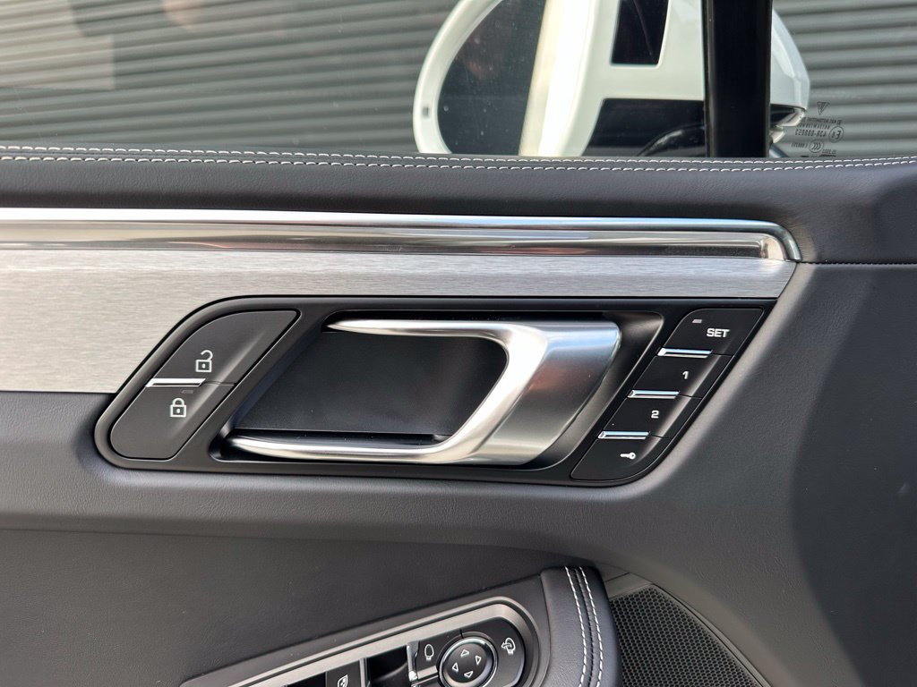 Certified 2026 Porsche Macan S AWD/4WD image 21