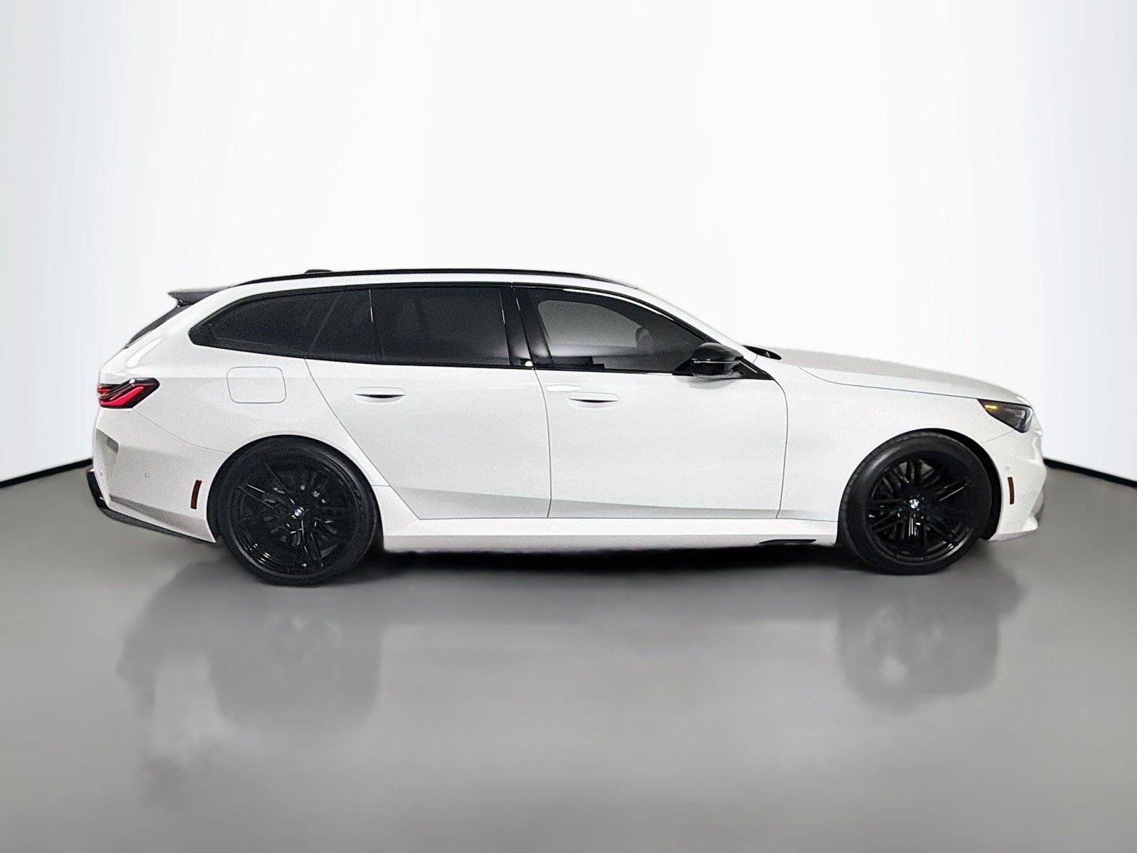 New 2027 BMW M5 Touring AWD/4WD image 4