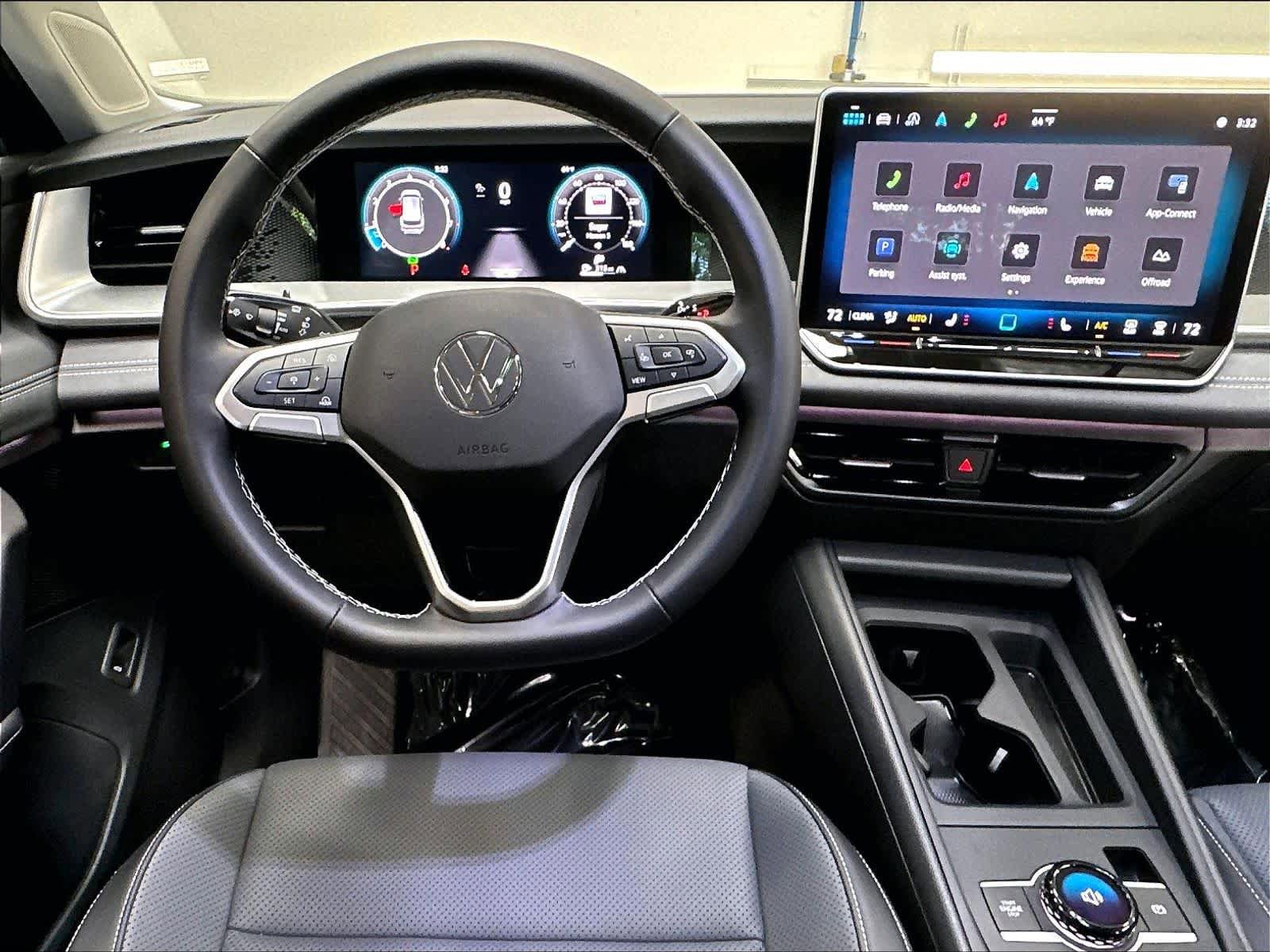 Certified 2025 Volkswagen Tiguan SE w/ Panoramic Sunroof Package AWD/4WD image 11