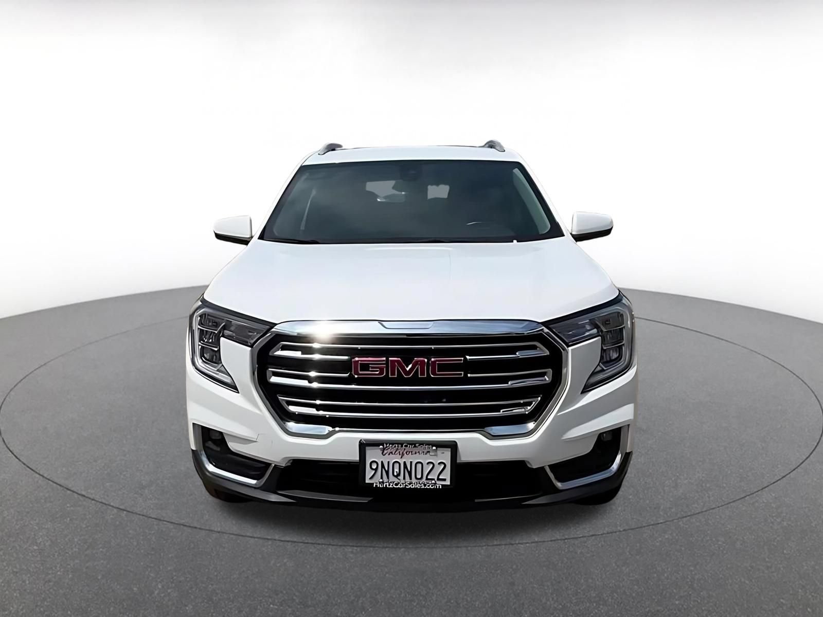 Used 2024 GMC Terrain SLT AWD/4WD image 4