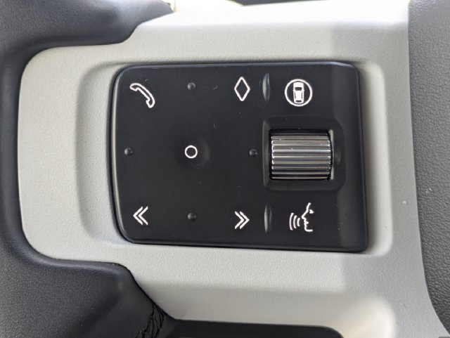 Used 2025 Land Rover Defender 110 X-Dynamic SE AWD/4WD image 23