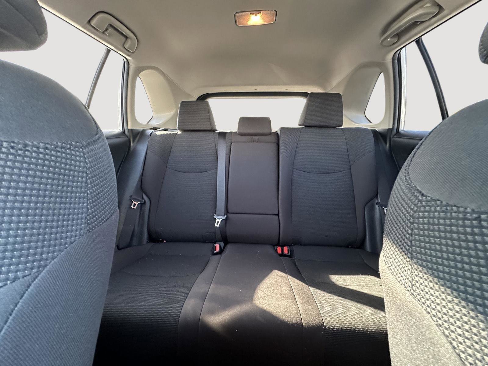 Used 2021 Toyota RAV4 LE image 13