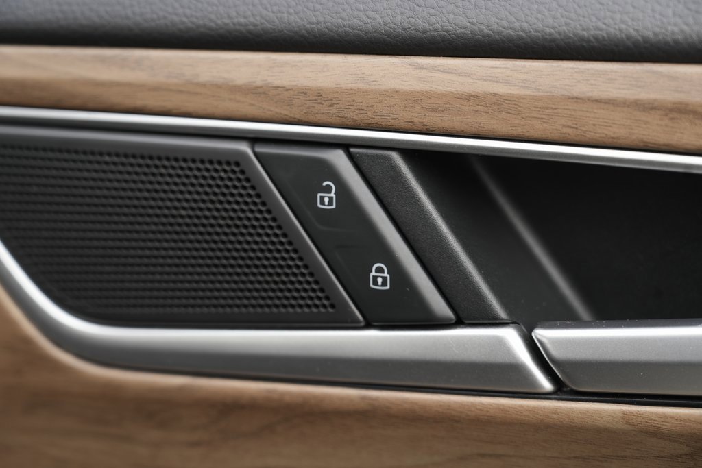 Used 2024 Volkswagen Atlas SE image 36