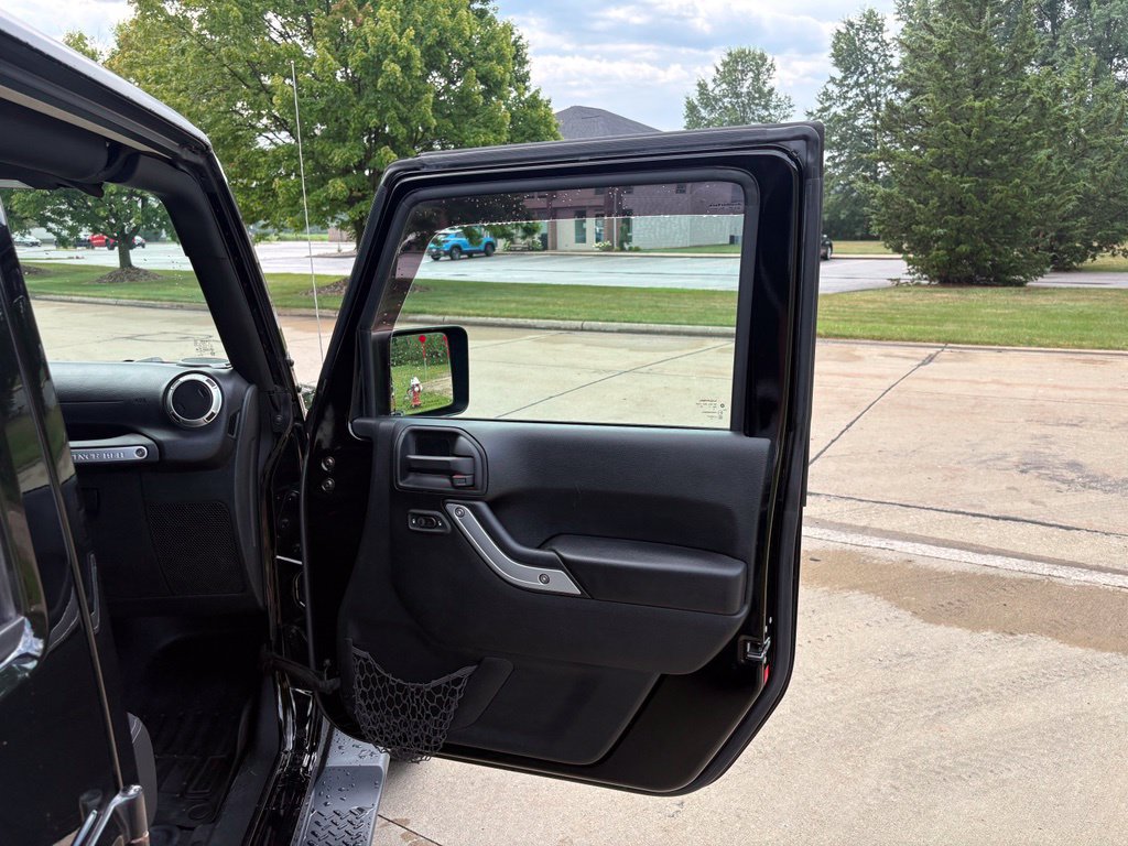 Used 2017 Jeep Wrangler Unlimited Sahara AWD/4WD image 25